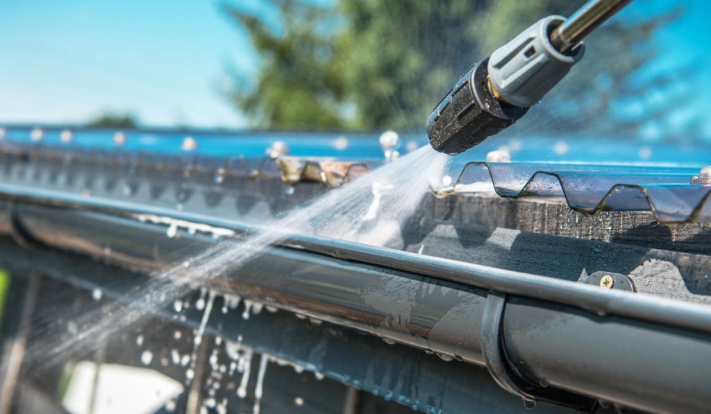 How Long Does It Take to Clean Gutters?