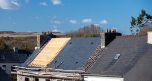 Roof Repair vs Replacement