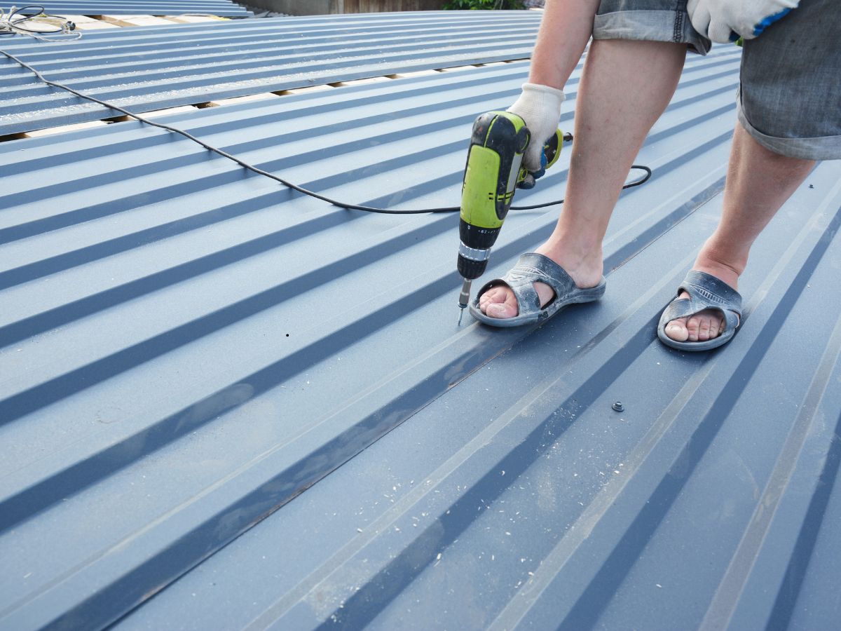 How Do Professionals Cut Metal Roofing?