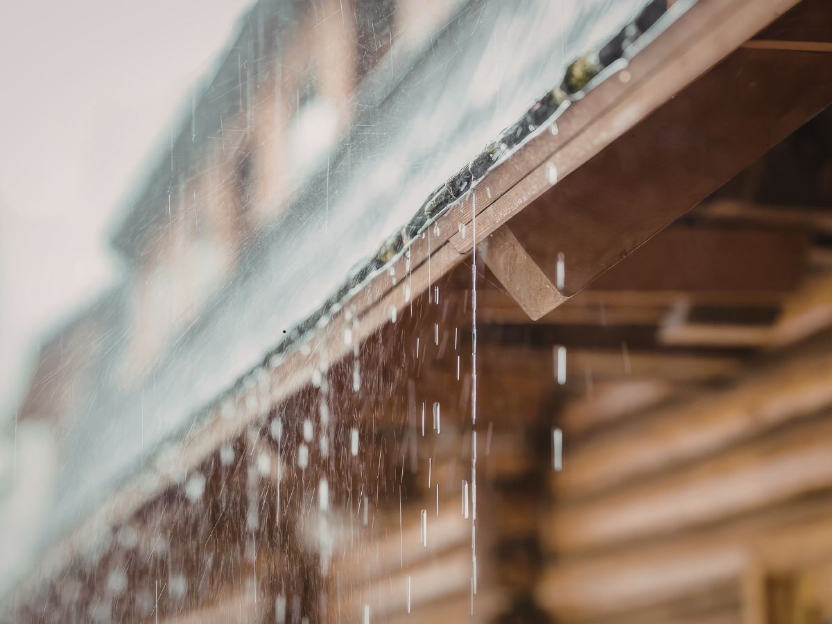 Repair Leaking Gutter Seams